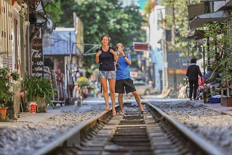 Những hình ảnh về phố đường tàu ''độc và lạ'' giữa lòng Hà Nội - 19 Những hình ảnh về phố đường tàu ''độc và lạ'' giữa lòng Hà Nội - 19