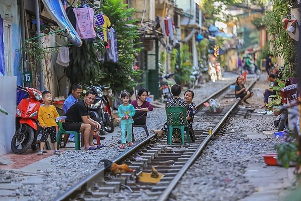 Những hình ảnh về phố đường tàu ''độc và lạ'' giữa lòng Hà Nội - 20 Những hình ảnh về phố đường tàu ''độc và lạ'' giữa lòng Hà Nội - 20