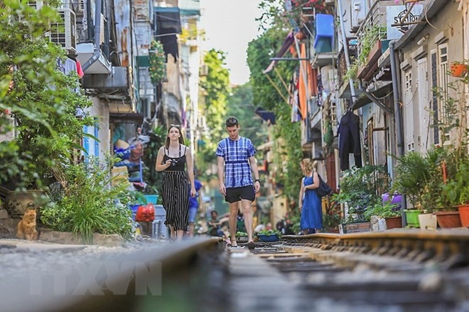 Những hình ảnh về phố đường tàu ''độc và lạ'' giữa lòng Hà Nội - 21 Những hình ảnh về phố đường tàu ''độc và lạ'' giữa lòng Hà Nội - 21