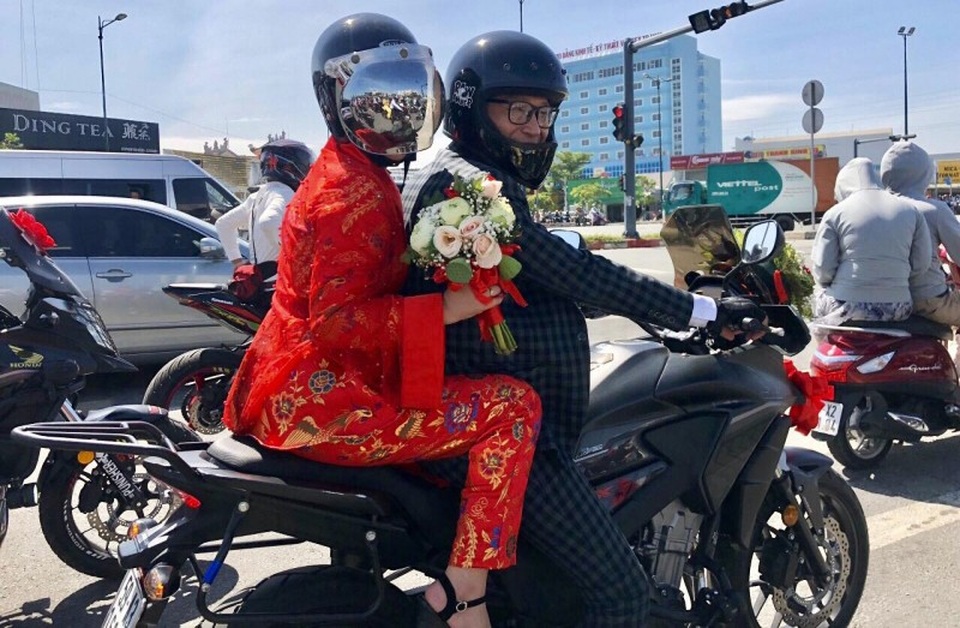 Hồng Mơ “về một nhà” với diễn viên Thành Nhơn sau hơn 3 năm hẹn hò - 3 Hồng Mơ “về một nhà” với diễn viên Thành Nhơn sau hơn 3 năm hẹn hò - 3
