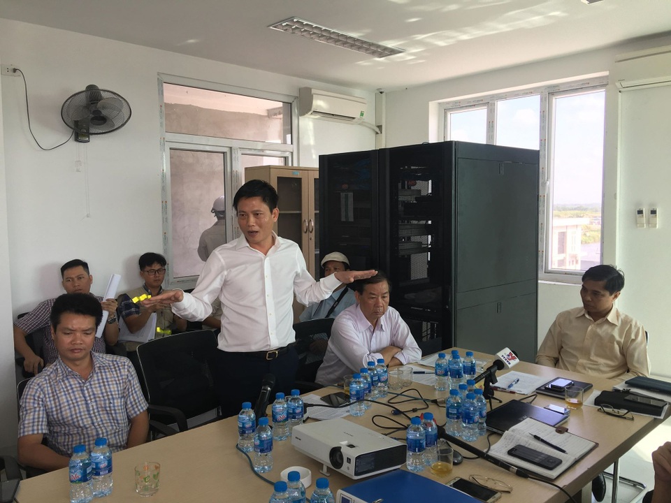 Cầu hơn 7.000 tỷ đồng: Mắt thường cũng thấy không bằng phẳng - 2 
Tại cuộc họp diễn ra lúc sáng nay ngày tại BOT Bach Đằng, tỉnh Quảng Ninh khẳng định kết cấu cây cầu hoàn toàn đảm bảo khai thác