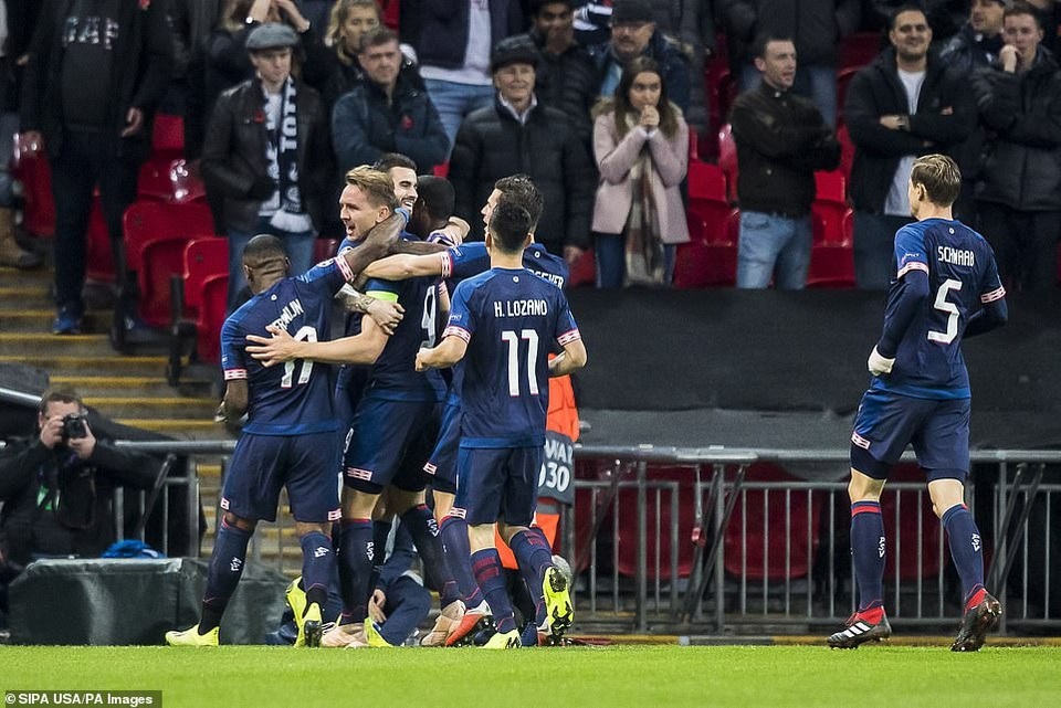 Harry Kane giúp Tottenham nuôi hy vọng đi tiếp ở Champions League - 19
Đại diện Hà Lan mới có được 1 điểm/4 trận và chỉ còn hy vọng giành vị trí thứ 3, cùng suất dự Europa League