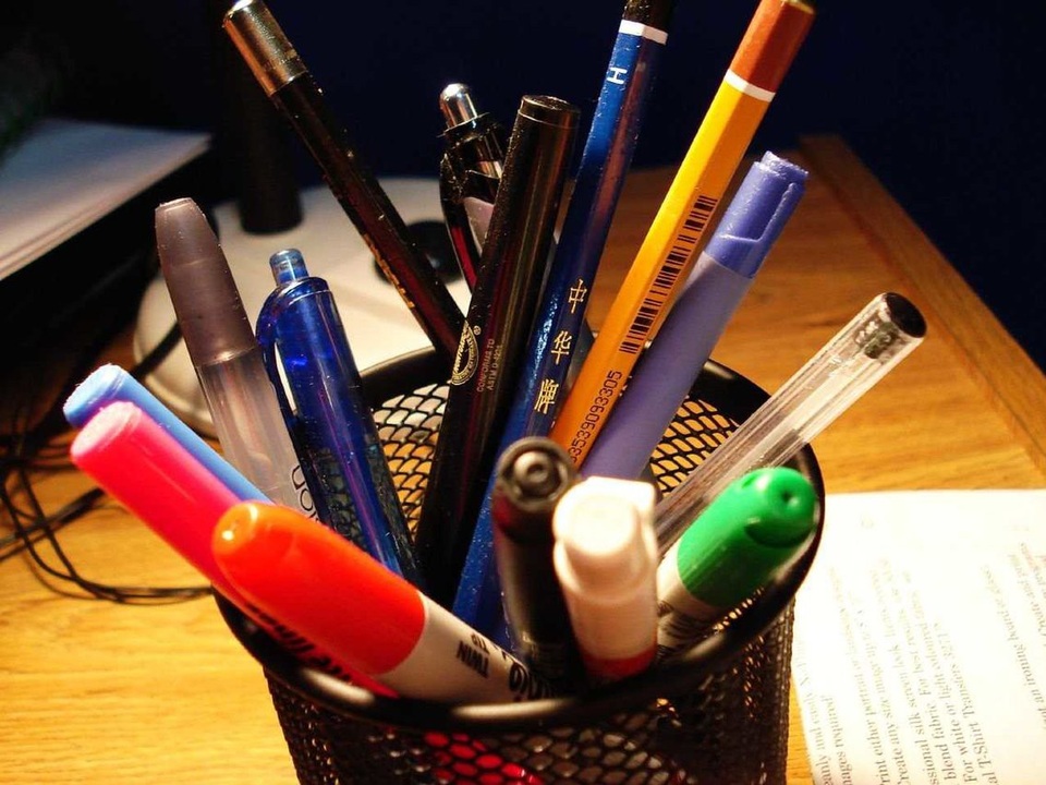 Bạn cho rằng mất bao nhiêu chi phí để sản xuất ra chiếc bút này. Câu hỏi dành cho Ứng viên quản lý chuỗi cung ứng toàn cầu.