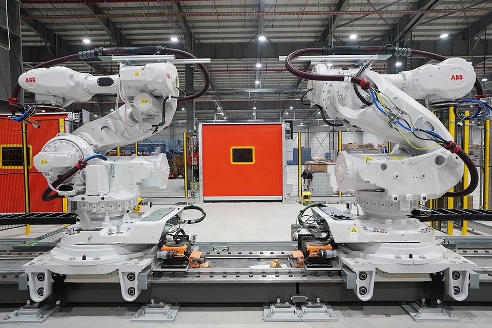 Choáng ngợp một trong những xưởng Robot lớn nhất thế giới - 9
Hàng trăm Robot, thiết bị kỹ thuật và các khu vực sản xuất đang tiếp tục được lắp đặt với mục tiêu hoàn thiện trong đầu năm 2019.