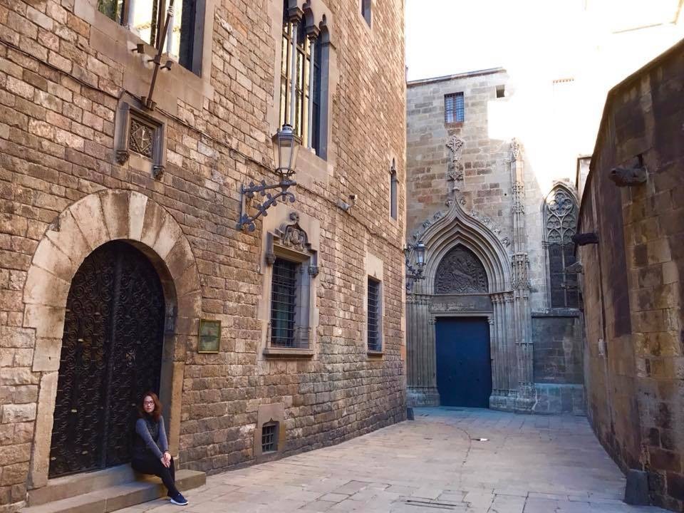 Xuân Bắc “tạm biệt” Hà Nội, vợ chồng Đan Lê - Khải Anh tình tự ở châu Âu - 11