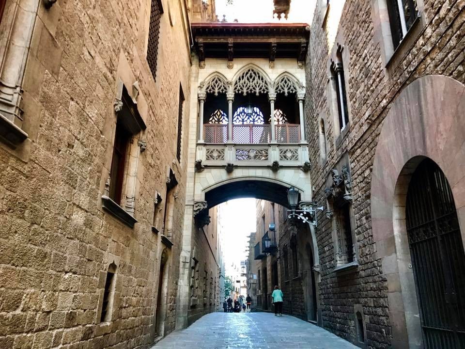 Xuân Bắc “tạm biệt” Hà Nội, vợ chồng Đan Lê - Khải Anh tình tự ở châu Âu - 9