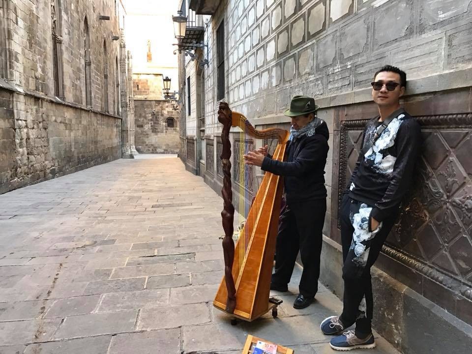 ... và Đạo diễn Khải Anh thường xuyên đi du lịch để hâm nóng tình cảm.