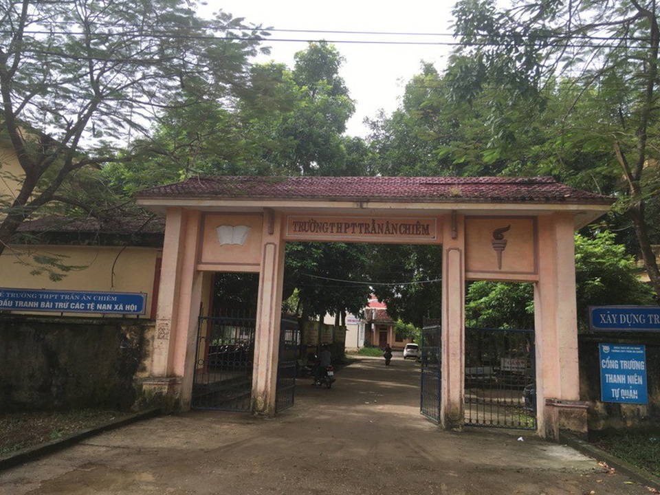 Hàng trăm phụ huynh phản đối giải thể, sáp nhập trường - 1 Theo kế hoạch, trường THPT Trần Ân Chiêm sẽ được giải thể.