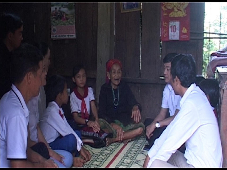 Giáo viên, học sinh trường miền núi tận tâm phụng dưỡng Mẹ Việt Nam Anh hùng - 1 Căn nhà của mẹ Miết trở nên ấm áp khi có sự thăm nom, chăm sóc của cán bộ, giáo viên trường TH Hướng Phùng.