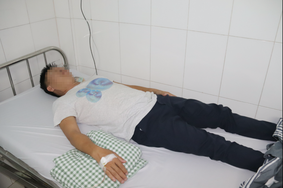 Kiên Giang: Người dân nhập viện cấp cứu sau khi bị tạm giữ tại Công an thị trấn! - 2 Ông H. phải nằm điều trị tại bệnh viện nhiều ngày.