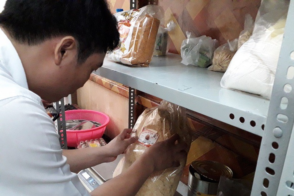Chà bông gà nhiễm tụ cầu - Thủ phạm khiến 55 người ăn bánh mỳ nhập viện - 1 Cơ quan chức năng xác định chà bông gà là nguyên nhân gây ra vụ ngộ độc