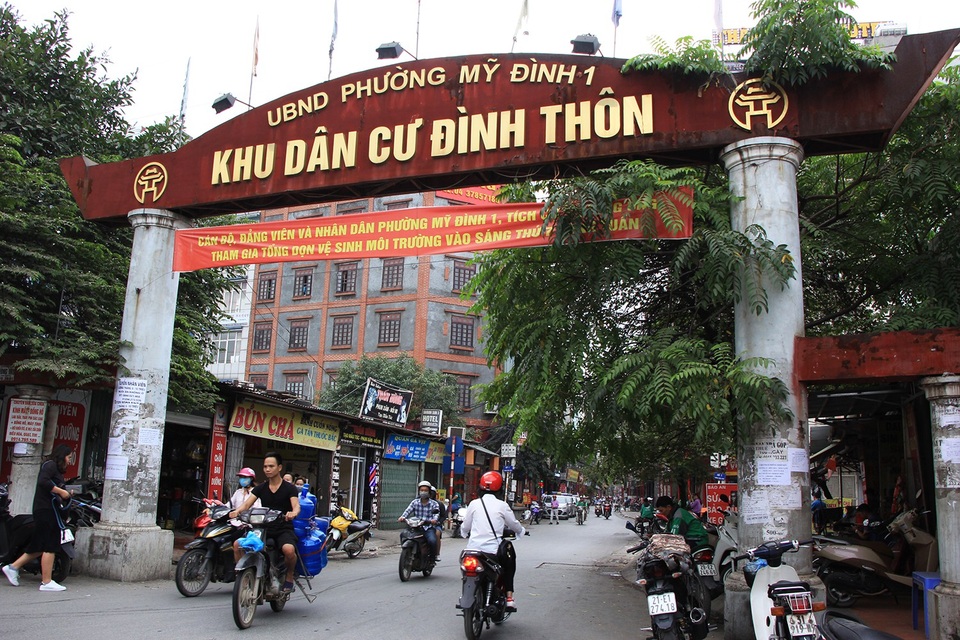 Hà Nội có tuyến phố kiểu mẫu thứ 2 - 1 
Tuyến đường văn minh đô thị có nhiều điểm nhấn như đồng bộ hệ thống bảng, biển kinh doanh… tạo sự chuyển biến tích cực trong lối sống và nếp sống của người dân.