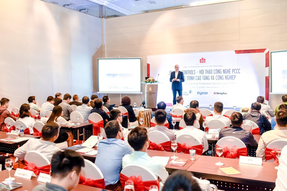 “Ông lớn” PCCC thế giới xem xét dùng robot chữa cháy trong tòa nhà Việt - 2 “Johnson Controls - Hội thảo công nghệ PCCC cho công trình cao tầng và công nghiệp” được tổ chức vào ngày 16-17/10 ở Hà Nội và 19/10 ở TP.HCM vừa qua