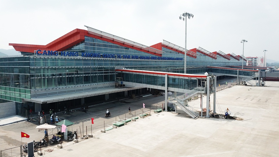 Hé lộ hình ảnh sân bay Việt Nam mang dáng dấp “hiện đại nhất thế giới” - 1 Cảng Hàng không quốc tế Vân Đồn đã hoàn thành thi công