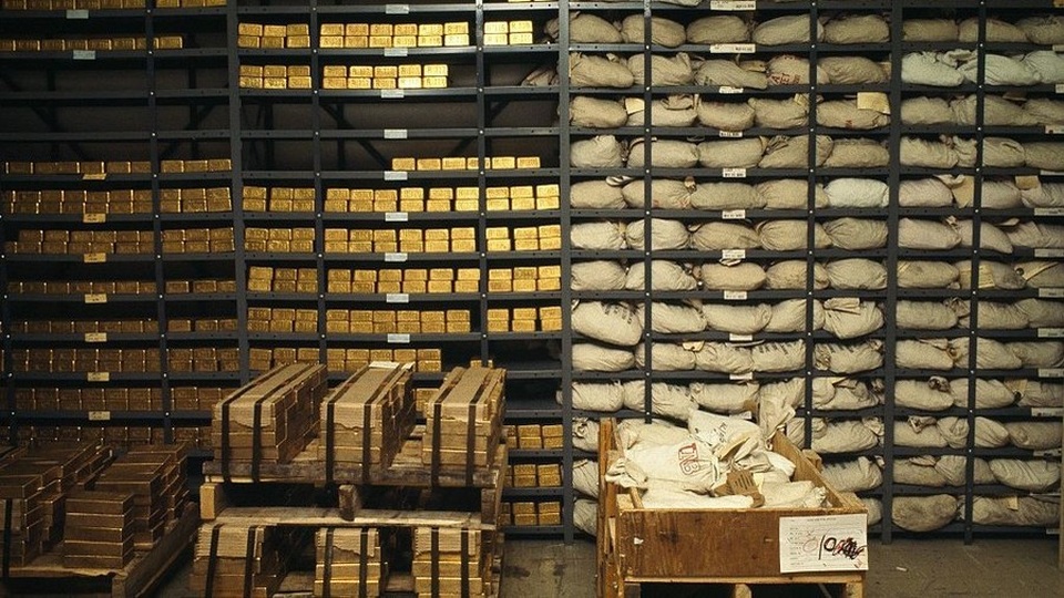 Mỹ và EU mở rộng trừng phạt, Venezuela tìm cách hồi hương vàng về nước - 1
Venezuela gửi vàng tại kho vàng của nhiều ngân hàng trung ương thế giới. (Ảnh: Getty)