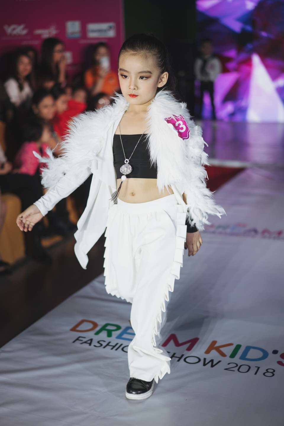 DreamKid’s Fashion Show 2018 - Ngày hội của những "mẫu nhí" xứ Nghệ - 3
Sự tự tin được thể hiện rõ nét trên gương mặt của các bạn thí sinh