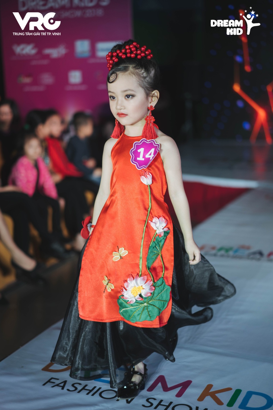 DreamKid’s Fashion Show 2018 - Ngày hội của những "mẫu nhí" xứ Nghệ - 6 DreamKid’s Fashion Show 2018 - Ngày hội của những "mẫu nhí" xứ Nghệ - 6