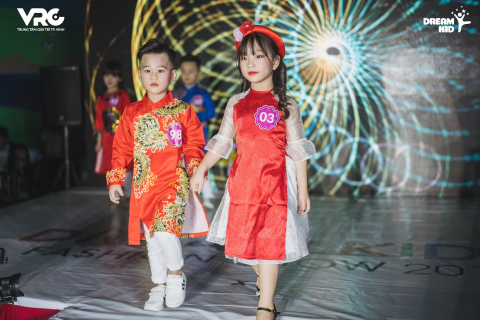 DreamKid’s Fashion Show 2018 - Ngày hội của những "mẫu nhí" xứ Nghệ - 7 DreamKid’s Fashion Show 2018 - Ngày hội của những "mẫu nhí" xứ Nghệ - 7