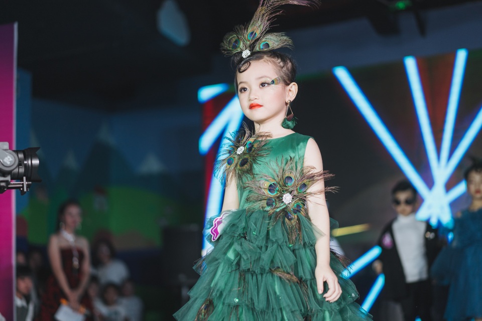 DreamKid’s Fashion Show 2018 - Ngày hội của những "mẫu nhí" xứ Nghệ - 14
Trần Lê Bảo Anh đã xuất sắc đạt giải nhất đêm chung kết Dream kid Fashion Show 2018