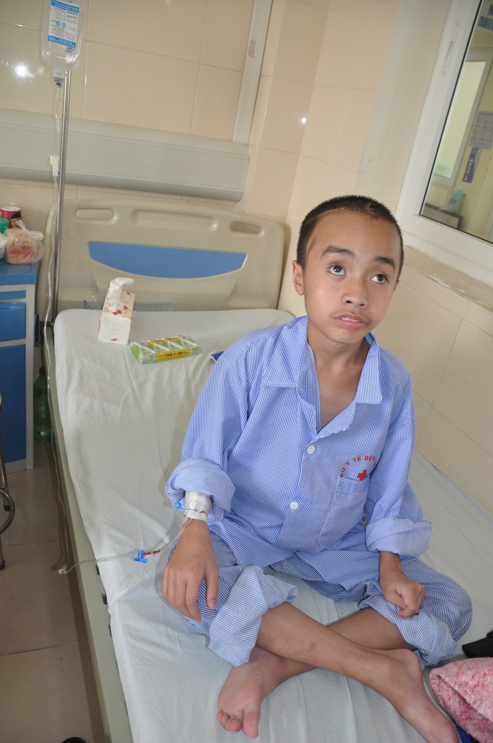 4 lần mổ não, tính mạng cậu bé 10 tuổi như ngọn đèn trước gió - 5 Tính mạng của em như ngọn đèn trước gió.