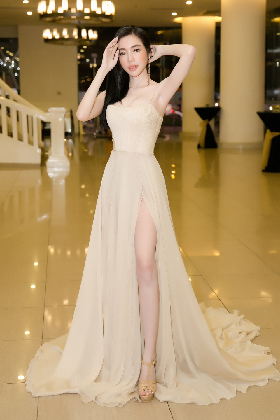 Ngoài ra, cô chú ý chế độ ăn uống dinh dưỡng, tự nấu ăn mỗi ngày để giữ gìn vóc dáng.