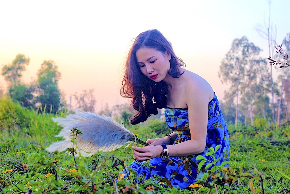 Đã mắt bãi cỏ lau giữa đô thị biển Cửa Lò - 7 Ở đồng cỏ lau có rất nhiều khung cảnh độc đáo để các nhiếp ảnh gia, và các thiếu nữ xinh đẹp tha hồ sáng tác ảnh. Ảnh: Nguyễn Lăng