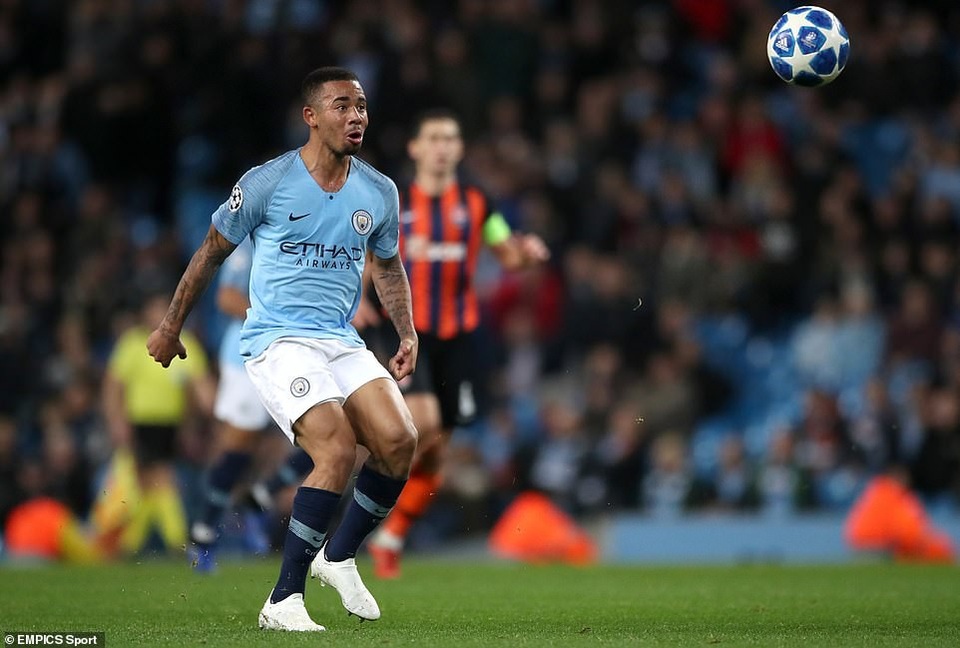 Man City 6-0 Shakhtar: Đẳng cấp vượt trội - 3
Jesus có cú đúp từ chấm 11m