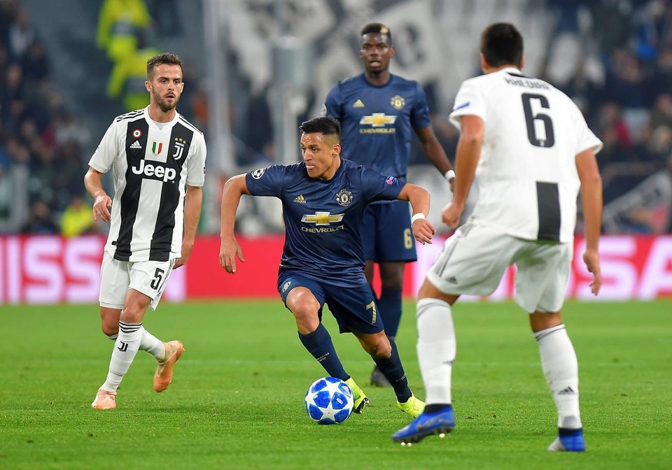 
Sanchez tạo áp lực tốt cho hàng thủ của Juventus
