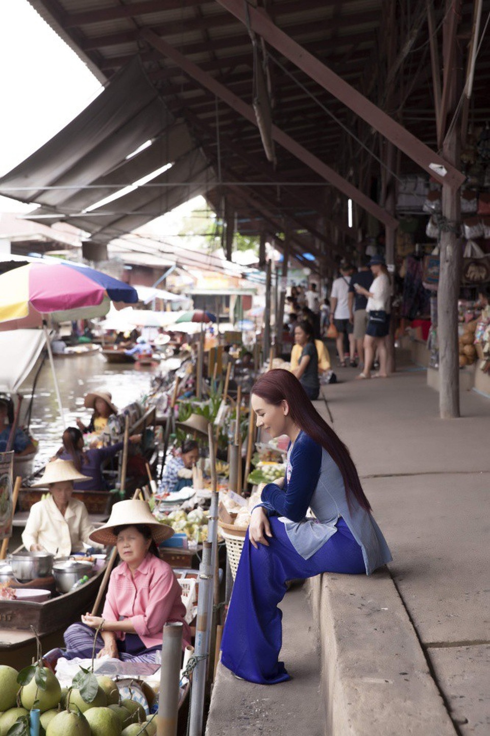 Những quan sát, cảm nhận về cuộc sống, nếp sinh hoạt của người dân ở những điểm đến là chất xúc tác cho âm nhạc của cô đằm sâu hơn.
