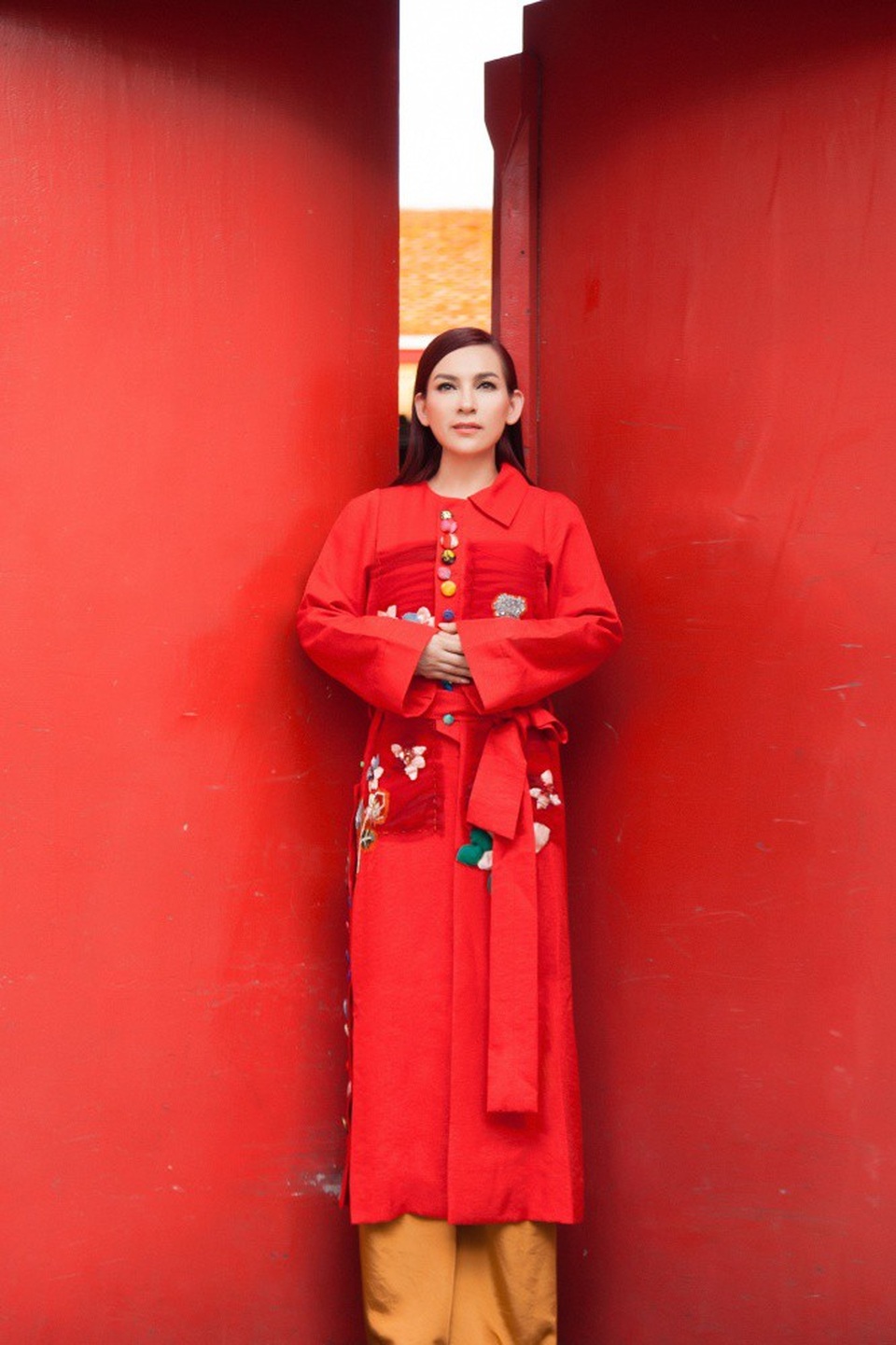 Ở tuổi 45, Phi Nhung đứng ngoài những scandal trong làng giải trí Việt khiến nhiều người nể phục vì không hề dùng chiêu trò hay phát ngôn sốc nào để nổi tiếng. Chính tài năng của Phi Nhung đã giúp cô thành công và được mến mộ như hiện tại.