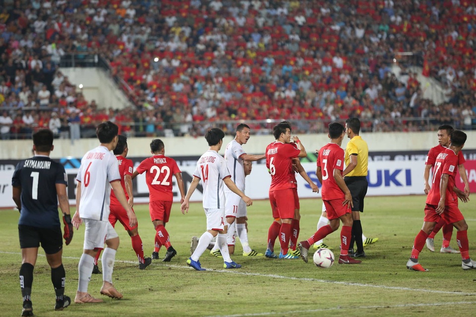 
Tình huống Đoàn Văn Hậu nhận thẻ vàng
