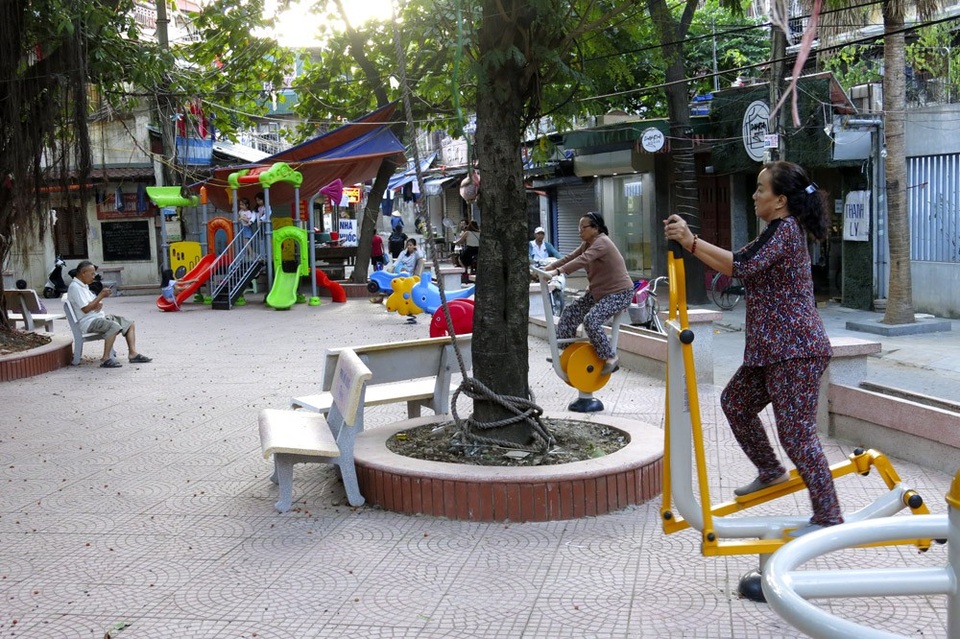 Bất ngờ với khu vui chơi mới tại các khu tập thể cũ ở Hà Nội - 13 Một khu vui chơi mới được cải tạo tại khu tập thể Kim Liên (quận Đống Đa).