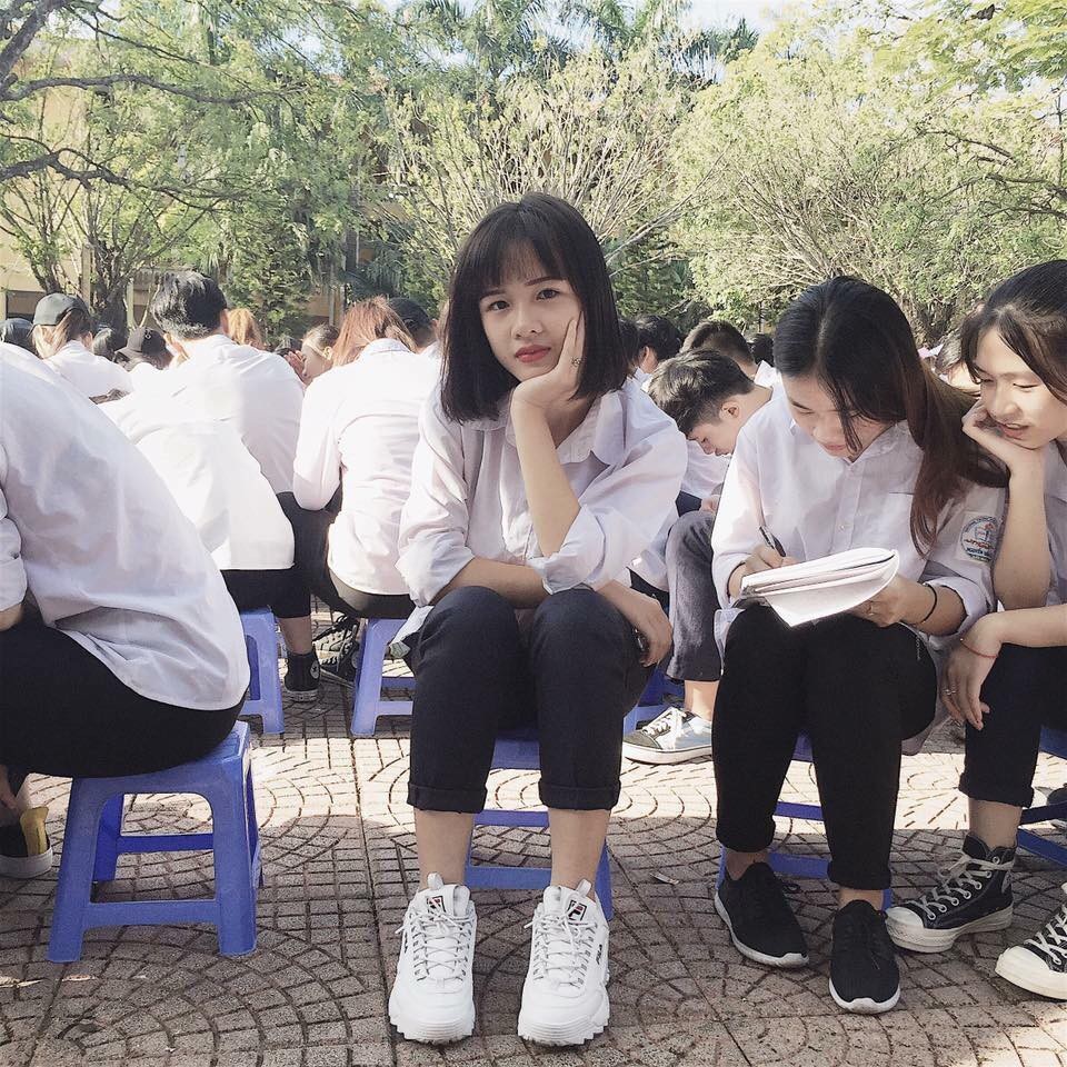Nữ sinh 17 tuổi tạo trào lưu "sự biến hoá khôn lường của con gái" - 4 Một hình ảnh khác của cô gái khởi xướng trào lưu Ngọc Minh khi ở trường