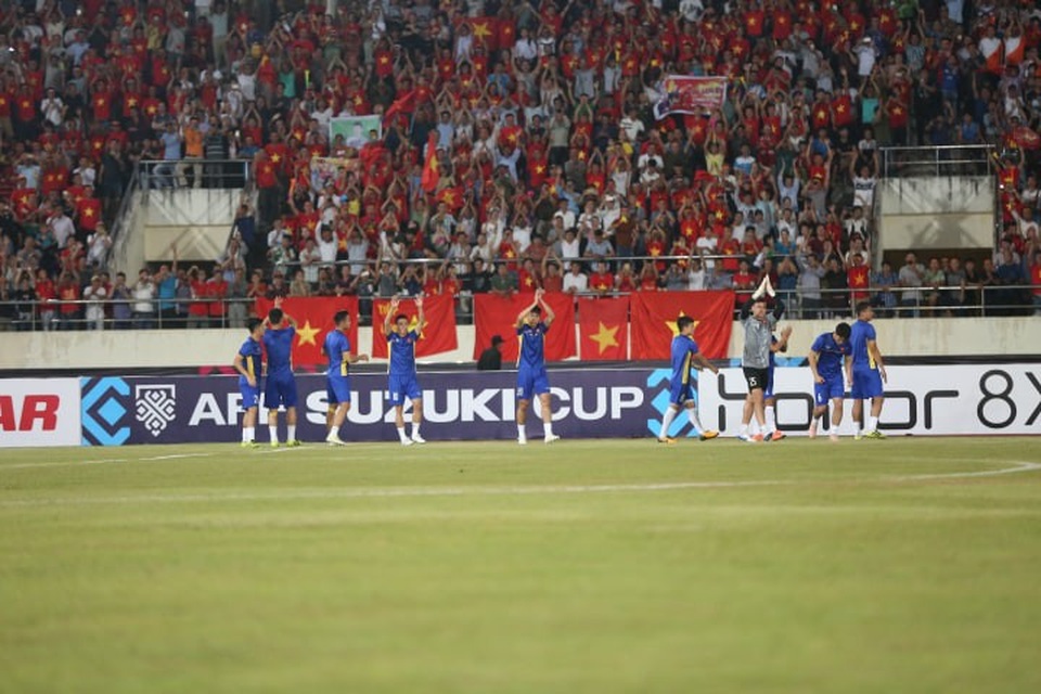 
Các cầu thủ Việt Nam khởi động trước trận đấu
