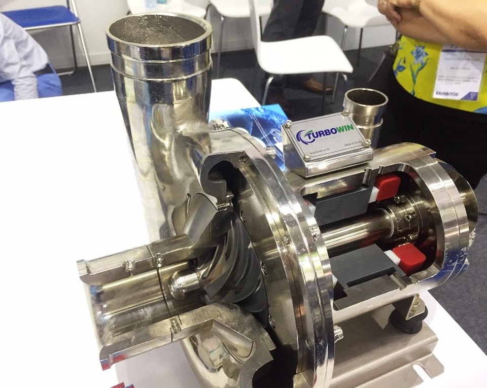 Thứ trưởng Bộ Xây dựng: Không đánh đổi môi trường để phát triển kinh tế - 3 Một thiết bị phục vụ trong ngành nước tham gia triển lãm.