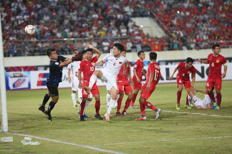 
Xuân Trường đang chơi rất hay trong vai trò nhạc trưởng ở giữa sân
