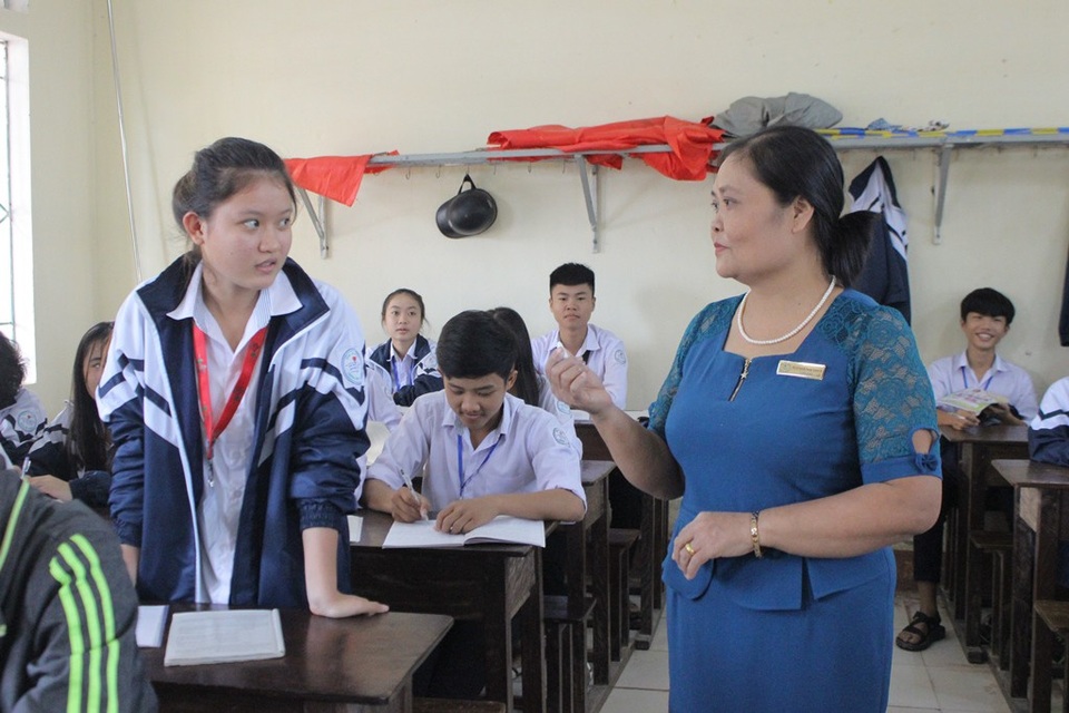 Cô giáo dạy GDCD được học sinh thần tượng lập Fanpage - 3
Mỗi bài học của cô Thúy đều hấp dẫn học sinh bởi phương pháp gần gũi và thực tiễn.
