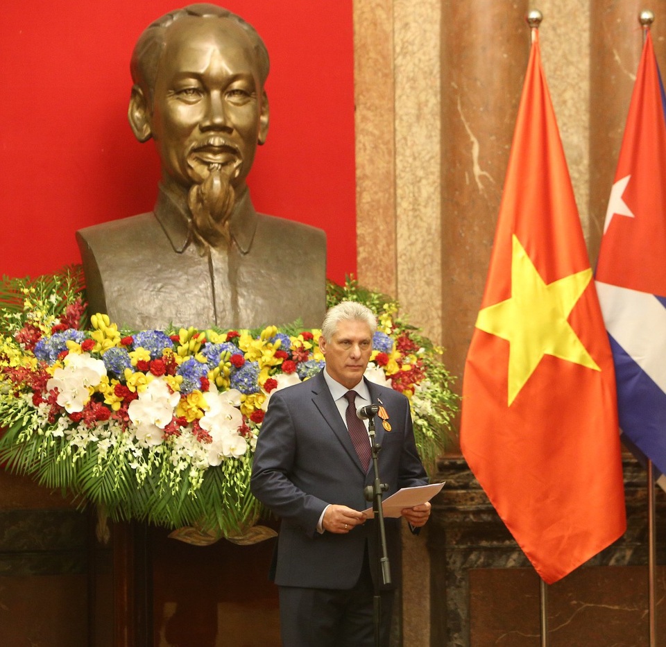Việt Nam trao tặng Huân chương Hồ Chí Minh cho Chủ tịch Cuba - 5
Ông Miguel Mario Diáz Canel Bermúdez bày tỏ sự cảm ơn vì Huân chương cao quý mà Việt Nam trao tặng.