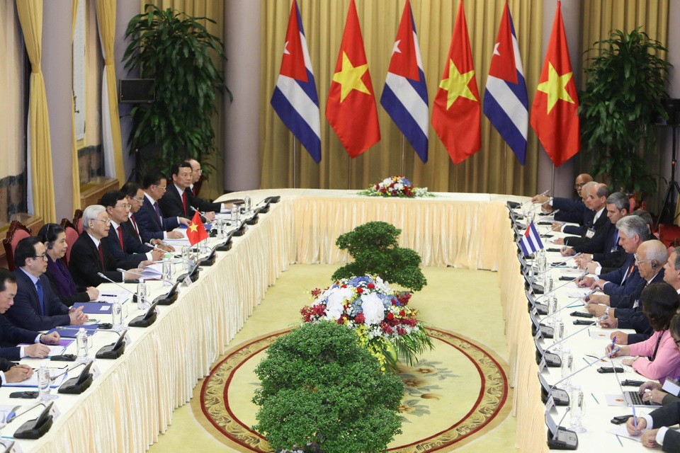 Việt Nam trao tặng Huân chương Hồ Chí Minh cho Chủ tịch Cuba - 6 Việt Nam trao tặng Huân chương Hồ Chí Minh cho Chủ tịch Cuba - 6