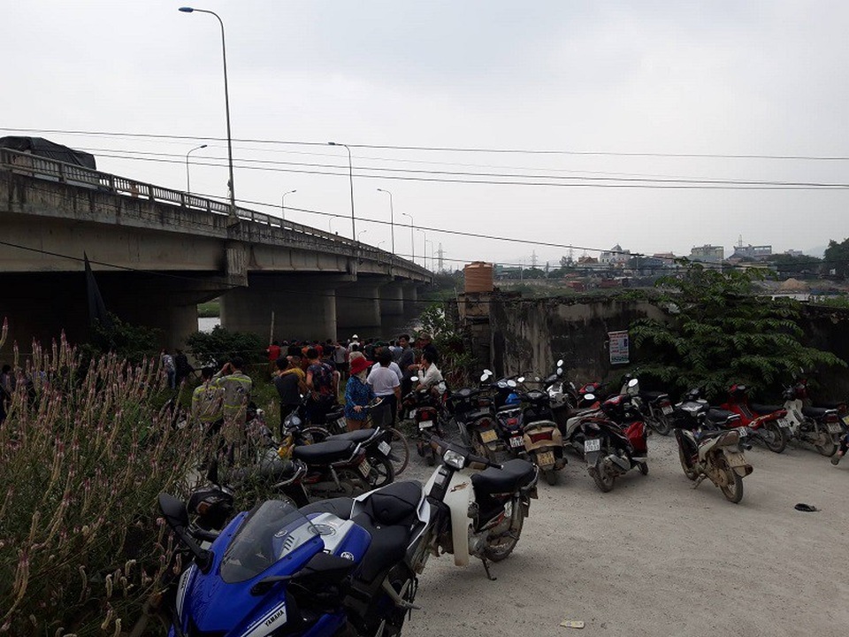 Nam thanh niên cứu bạn gái nhảy cầu, cả 2 cùng chết đuối - 3 Sự việc khiến người dân nơi đây vô cùng bàng hoàng, sửng sốt