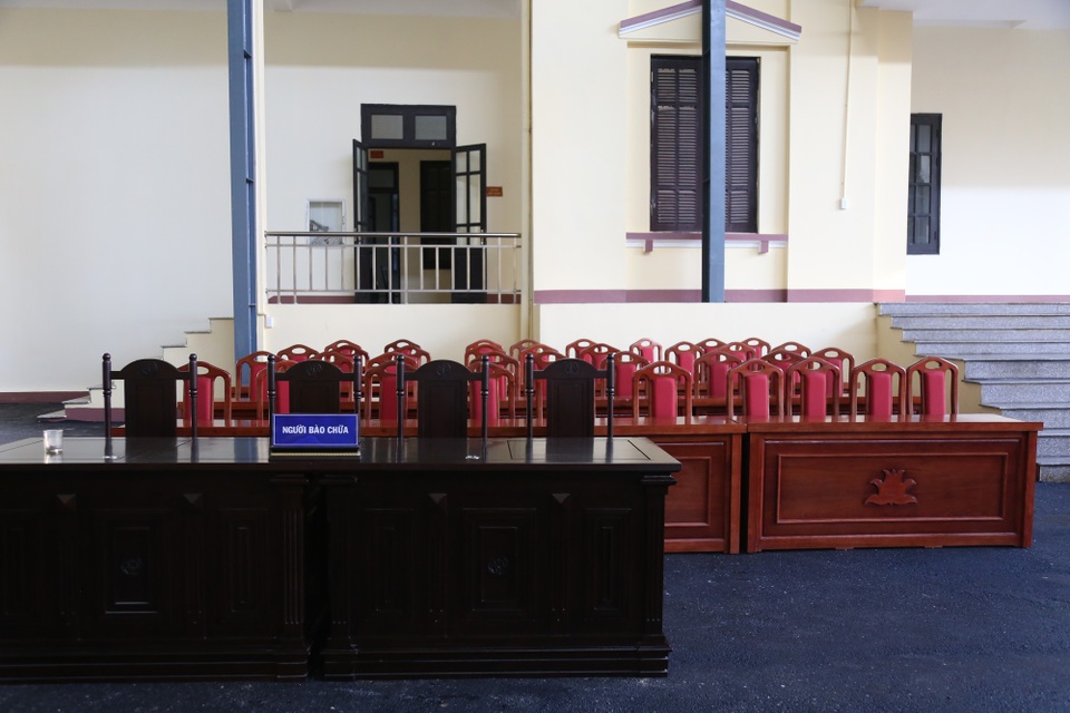 Cựu trung tướng Phan Văn Vĩnh bị ngất và ngã trong bệnh viện - 5 Cựu trung tướng Phan Văn Vĩnh bị ngất và ngã trong bệnh viện - 5