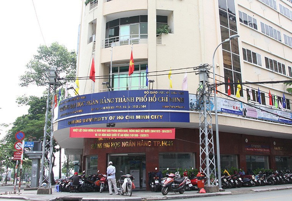 Trường thay đổi quy định công nhận xếp loại Khá, sinh viên bức xúc - 1 Trường ĐH Ngân hàng TPHCM áp quy đinh mới khi công nhận tốt nghiệp khiến có độ vênh trong xếp loại tốt nghiệp