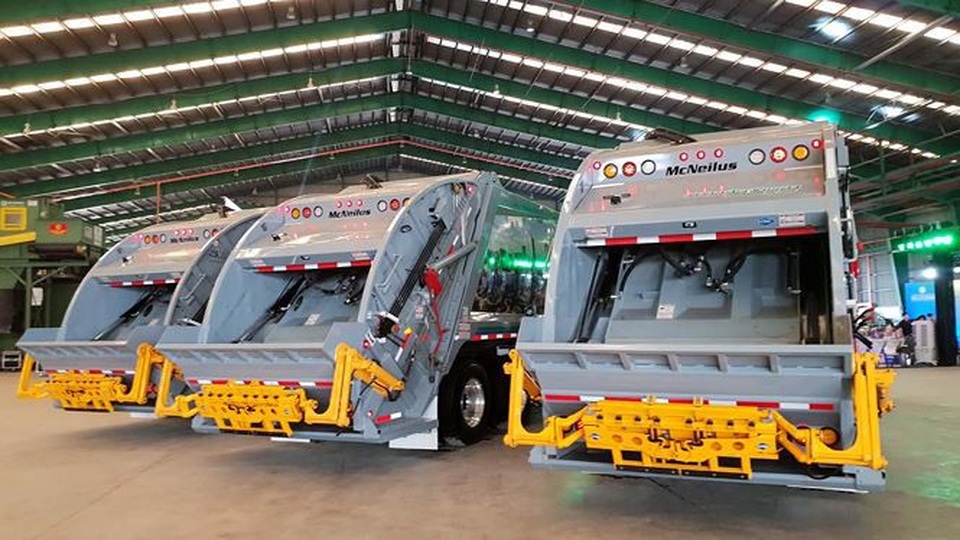 "Siêu xe" chở rác 10 tỷ có mặt tại Việt Nam, Trung Quốc có người dẫn chương trình bằng AI - 2 "Siêu xe" chở rác 10 tỷ có mặt tại Việt Nam, Trung Quốc có người dẫn chương trình bằng AI - 2