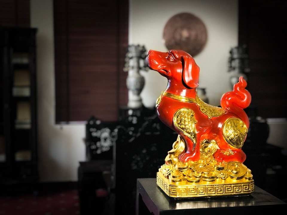 Kỳ Linh Mậu Tuất 2018 là "Linh vật hóa thân" - 3 Bộ sưu tập “Kỳ Linh Mậu Tuất 2018 – Linh Khuyển Trấn An Gia” được chế tác có đủ 5 màu men độc đáo phù hợp với bản mệnh Kim – Mộc – Thủy – Hỏa – Thổ của từng người.