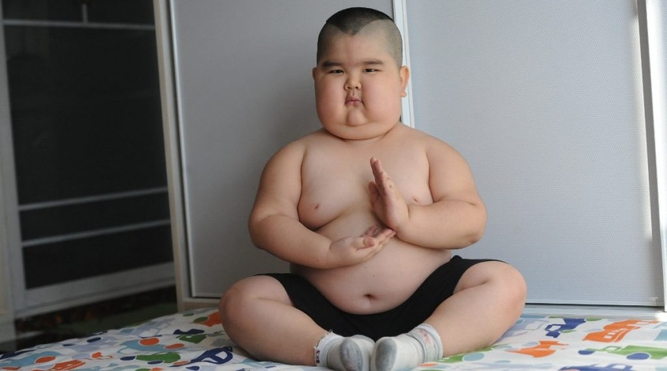 Cậu bé 5 tuổi bị suy thận trở thành ngôi sao Internet nhờ livestream - 1 Cậu bé 5 tuổi bị suy thận trở thành ngôi sao Internet vì trông giống ông Phật