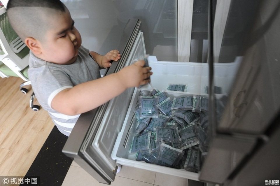 Cậu bé 5 tuổi bị suy thận trở thành ngôi sao Internet nhờ livestream - 2 Cậu bé 5 tuổi bị suy thận trở thành ngôi sao Internet nhờ livestream - 2