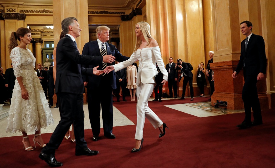 Bà Melania Trump nổi bật tại hội nghị G20 với váy hàng hiệu giá gần 5.000 USD - 7 Cô Ivanka Trump cùng chồng cũng tới Argentina tham gia sự kiện G20 (Ảnh: Reuters)
