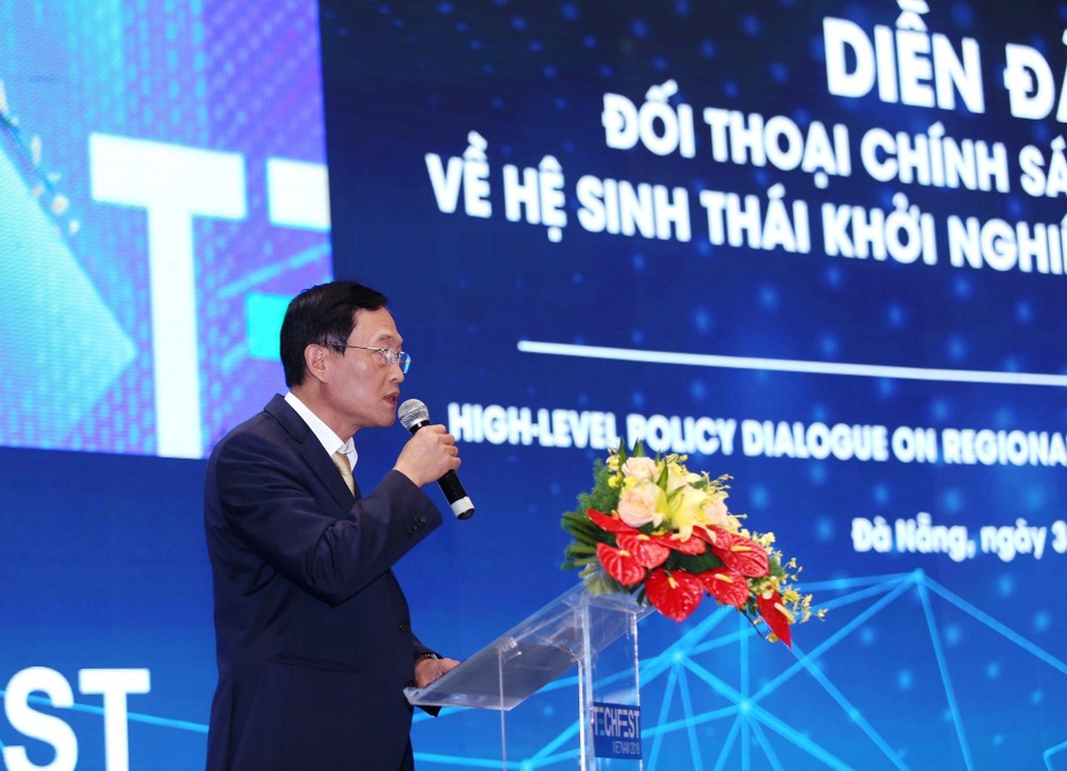 Sử dụng khoa học công nghệ làm đòn bẩy để phát triển hệ sinh thái khởi nghiệp địa phương - 1
Thứ trưởng Bộ Khoa học và Công nghệ Trần Văn Tùng phát biểu trước khi bước vào phiên thảo luận.