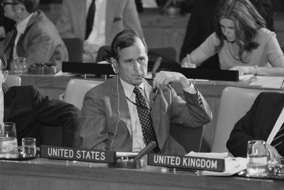 Dấu ấn đáng nhớ trong cuộc đời cựu Tổng thống Mỹ George H.W. Bush - 6
Ông Bush đại diện cho Mỹ tại Liên Hợp Quốc năm 1971. Ông giữ chức đại sứ Mỹ tại Liên Hợp Quốc từ năm 1971-1973. (Ảnh: Getty)