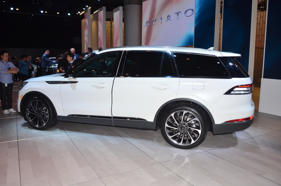 Lincoln Aviator - Đối thủ mới của Audi Q7 và Mercedes GLE - 7 Lincoln Aviator - Đối thủ mới của Audi Q7 và Mercedes GLE - 7